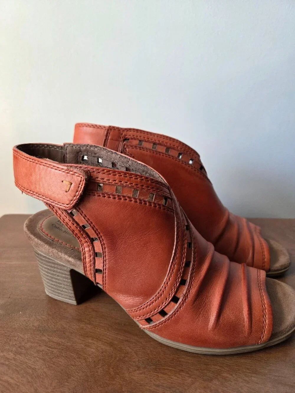 EUC ROCKPORT COBB HILL COLLECTION GENUINE LEATHER BOOTIE PEEP TOE HEELS SZ 7.5